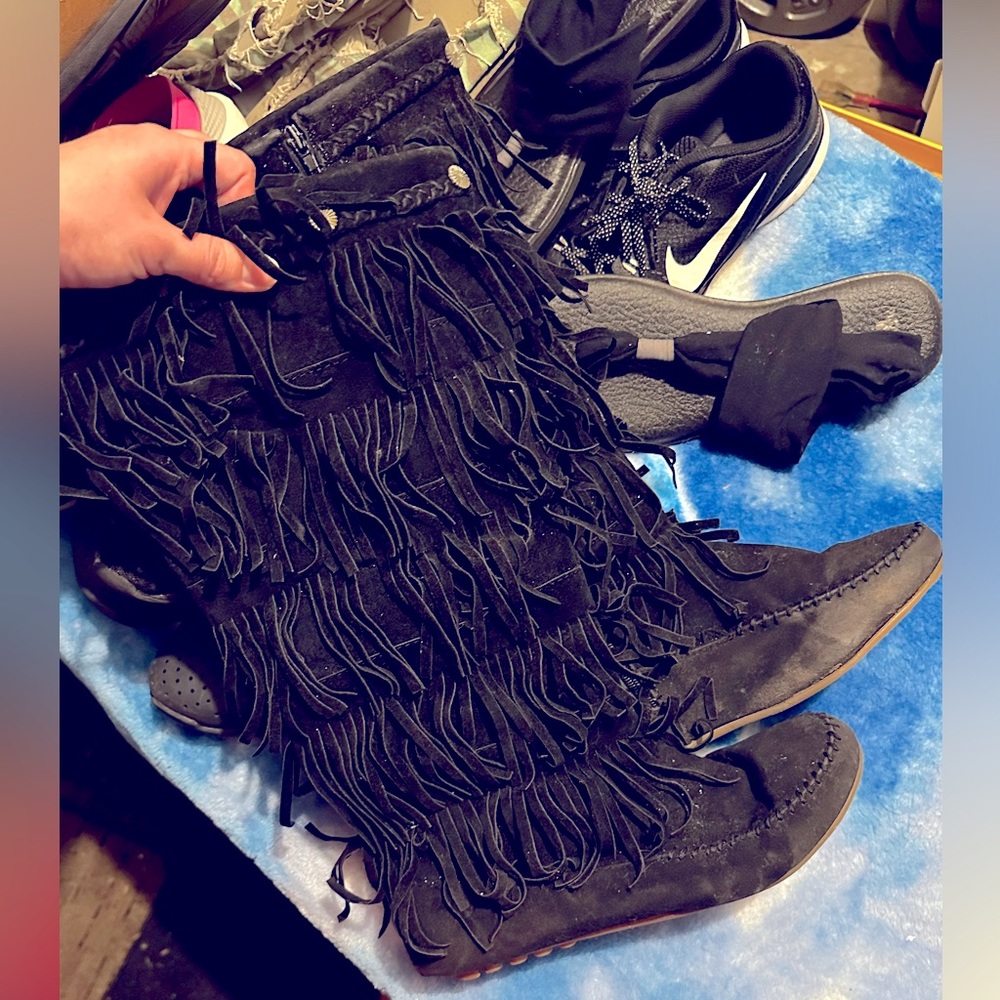 Women’s fringe boots, size 10.